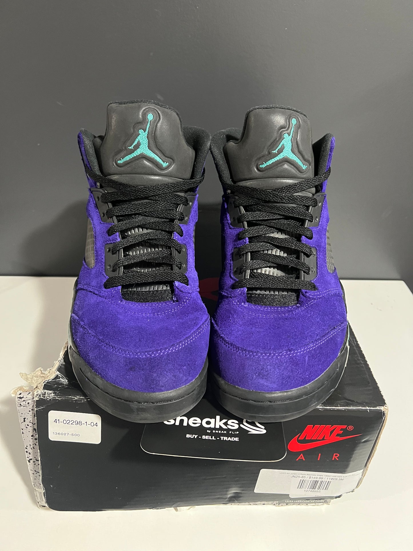 USED Air Jordan 5 Retro Alternate Grape 136027-500 SIZE 9.5M DMG BOX AG25-210