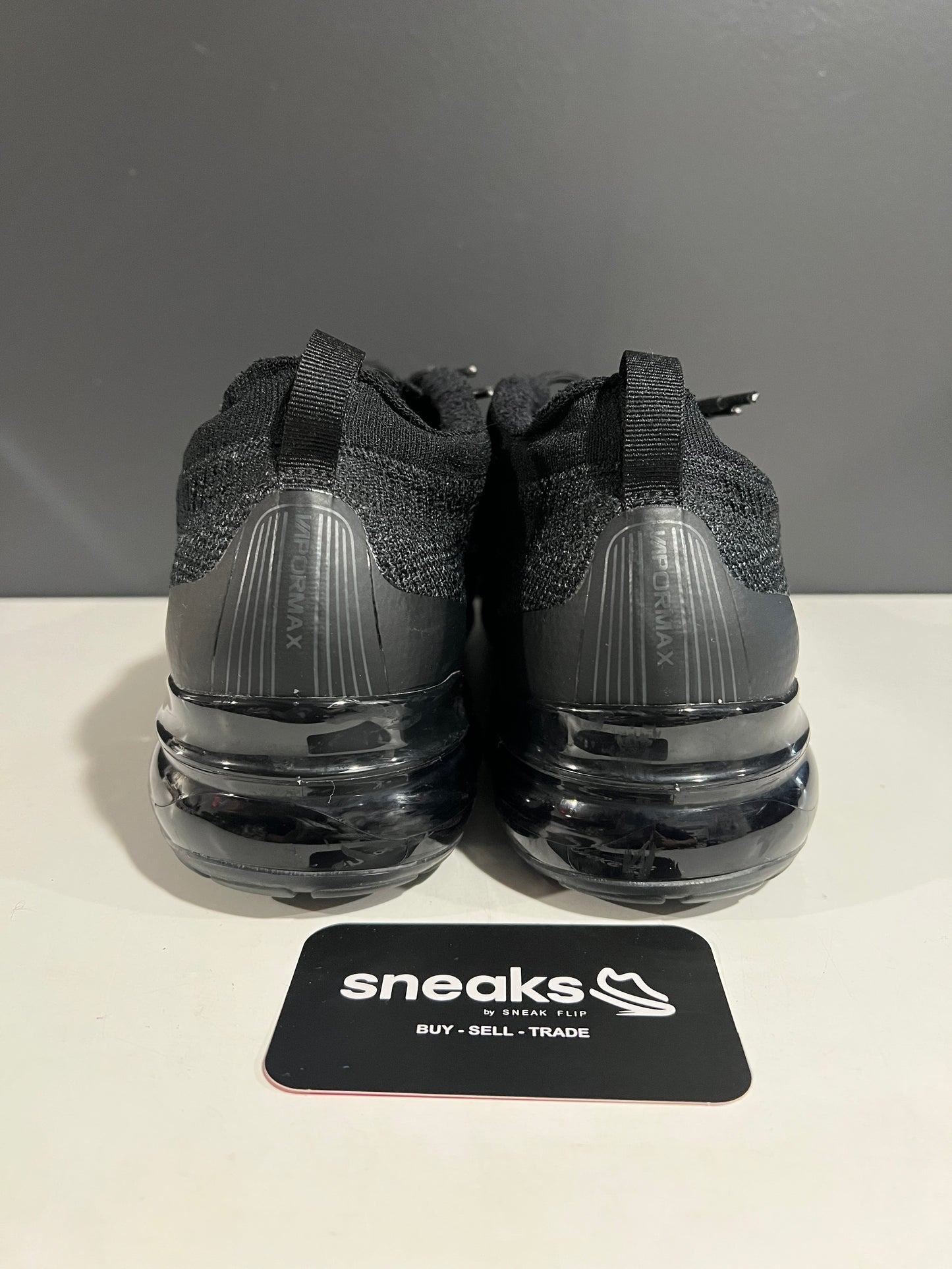 USED Air VaporMax 2023 Flyknit Triple Black DV1678-003 SIZE 11M NO BOX AG25-75