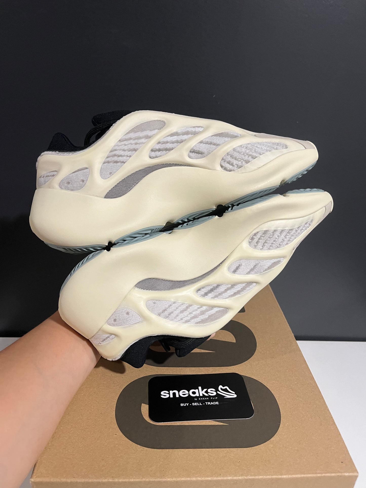 USED Yeezy 700 V3 Azael FW4980 SIZE 7M OG ALL