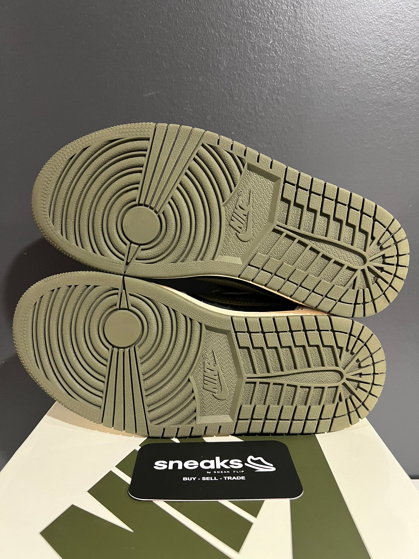USED Travis Scott x Wmns Air Jordan 1 Retro Low OG SP Olive DZ4137-106 SIZE 3.5M OG ALL AG25-215