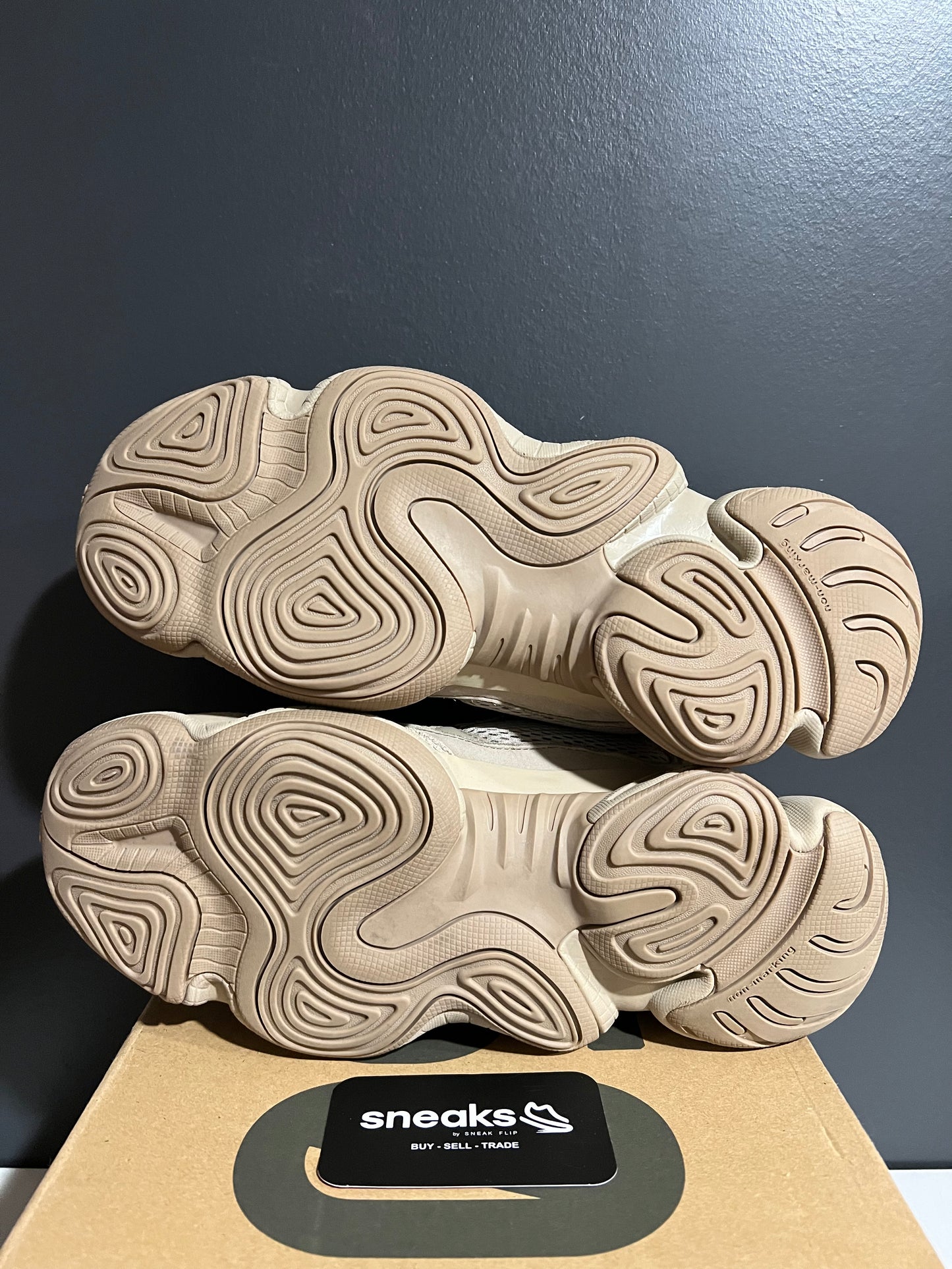 USED Yeezy 500 Taupe Light GX3605 SIZE 10M OG ALL AG25-267