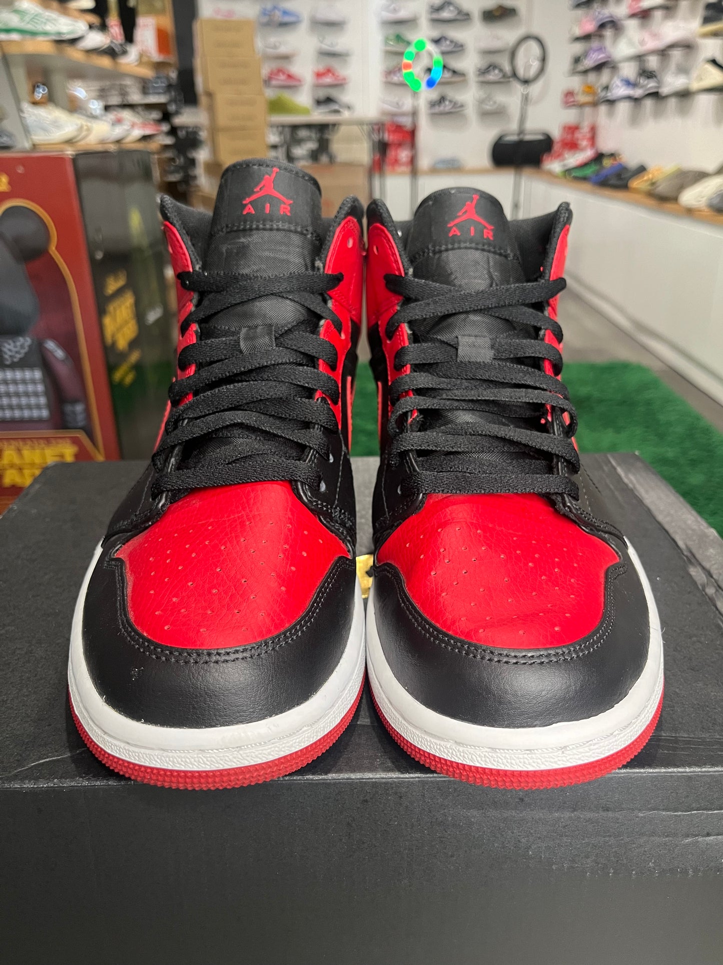 Air Jordan 1 Mid Banned 554724-074 USED SIZE 10M