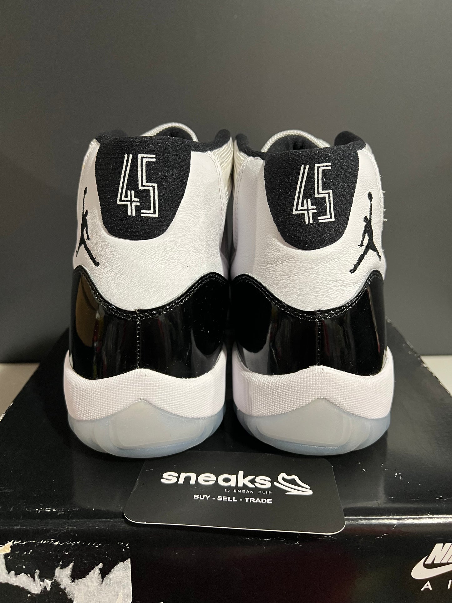 USED Air Jordan 11 Retro Concord 2018 378037-100 SIZE 10M OG ALL JY25-76