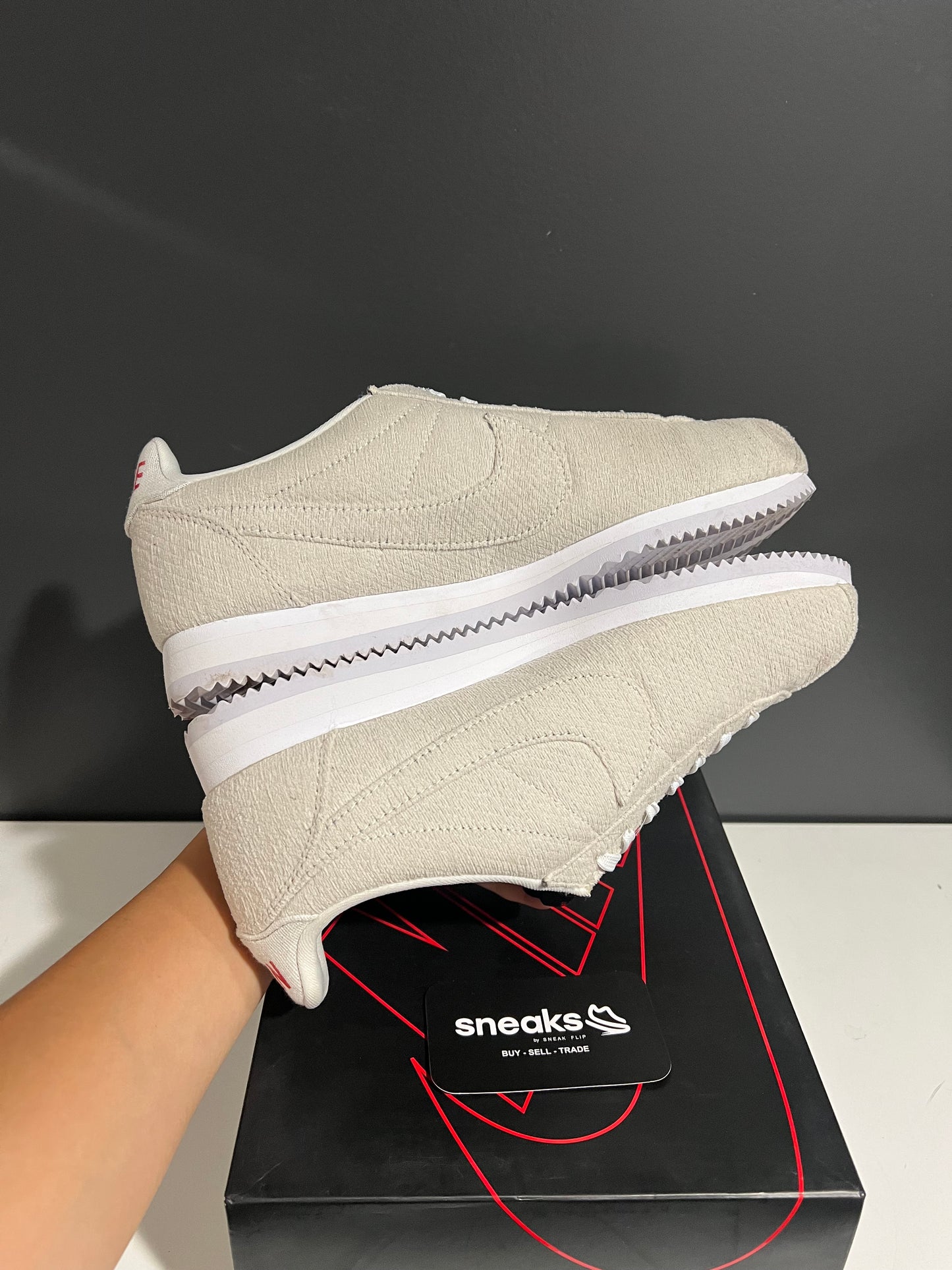 USED Stranger Things x Classic Cortez QS Upside Down CJ6107-100 SIZE 10M OG ALL AG25-281