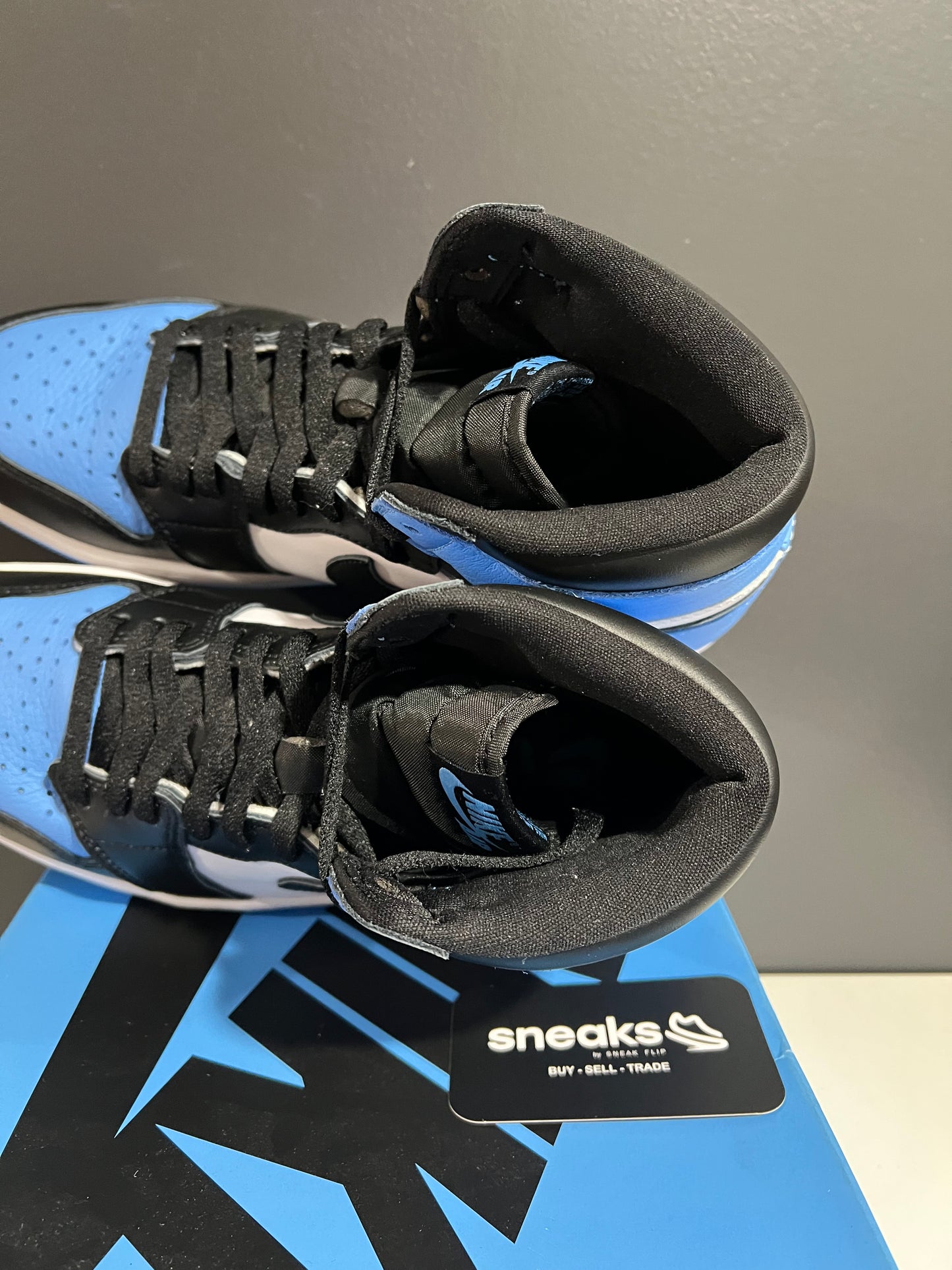 USED Air Jordan 1 Retro High OG UNC Toe DZ5485-400 SIZE 10M OG ALL AG25-21