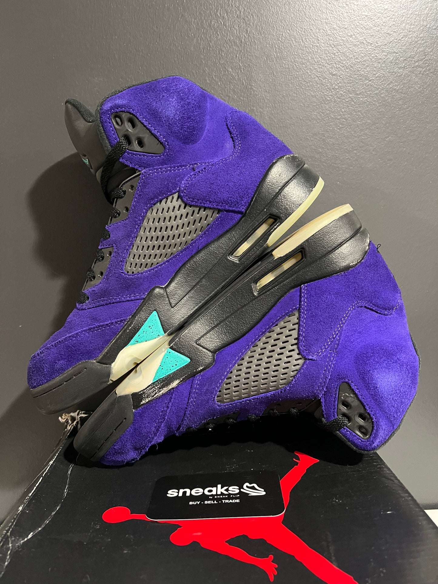 USED Air Jordan 5 Retro Alternate Grape 136027-500 SIZE 9M OG ALL AG25-183