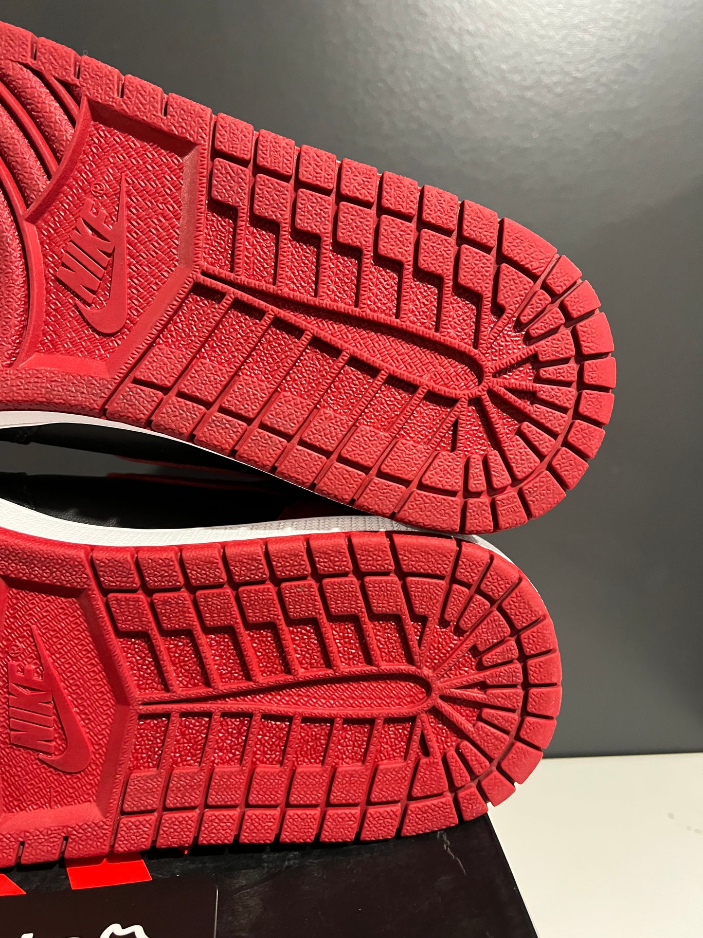 USED Air Jordan 1 Retro High OG Banned 2016 555088-001 SIZE 11M OG ALL AG25-337