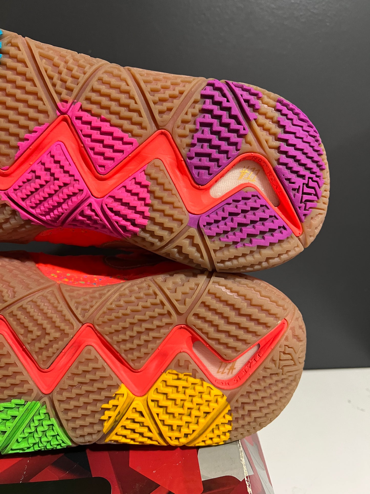USED Kyrie 4 Lucky Charms BV0428-600 SIZE 11.5M OG ALL JY25-179