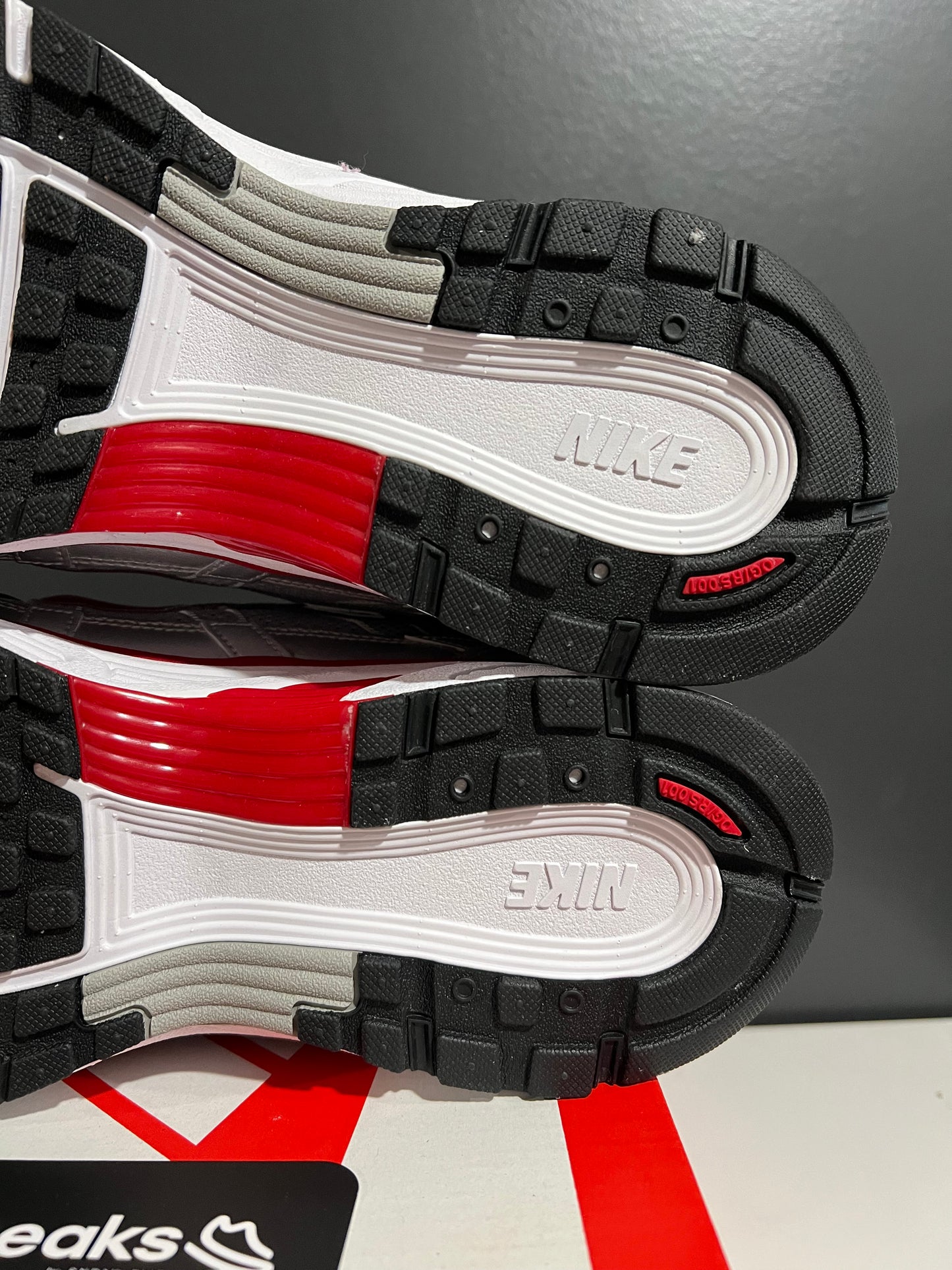 NEW Nike P‑6000 Metallic Silver Gym Red CD6404-024