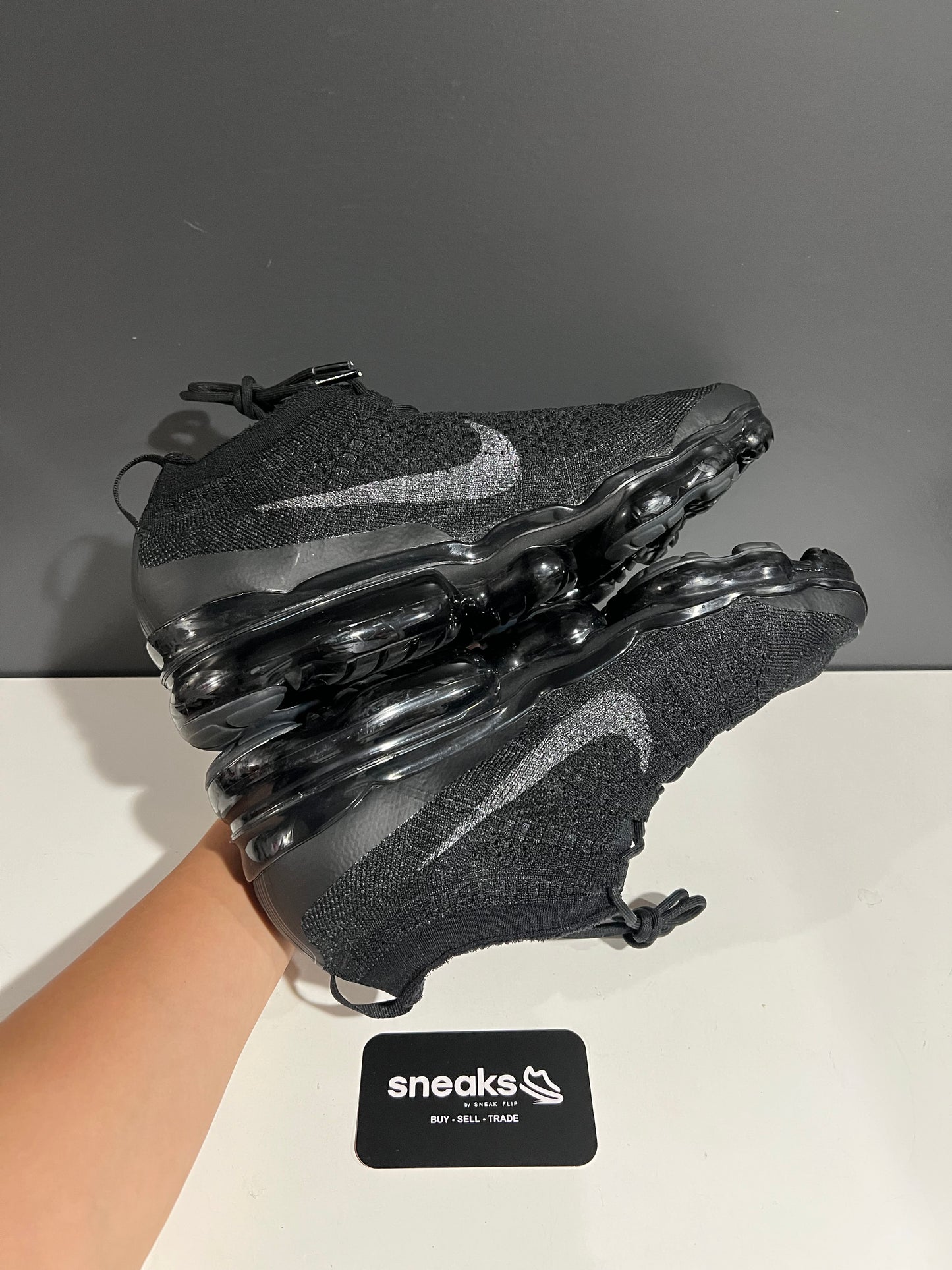 USED Air VaporMax 2023 Flyknit Triple Black DV1678-003 SIZE 11M NO BOX AG25-75