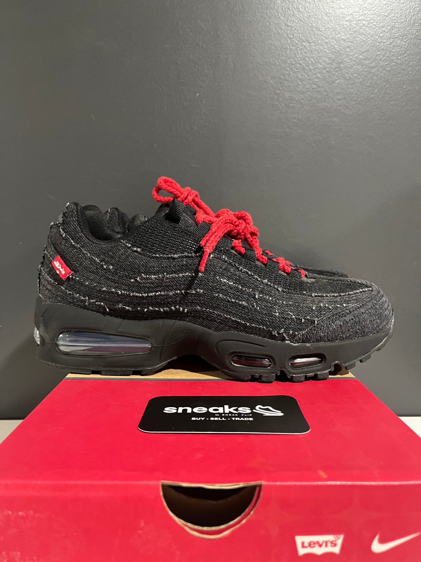 USED Levi's x Air Max 95 OG Black Anthracite HM4743-001 SIZE 8M OG ALL SP25-111