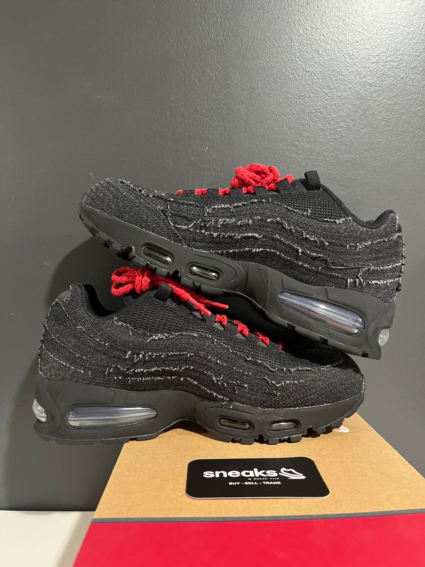 USED Levi's x Air Max 95 OG Black Anthracite HM4743-001 SIZE 8M OG ALL SP25-111