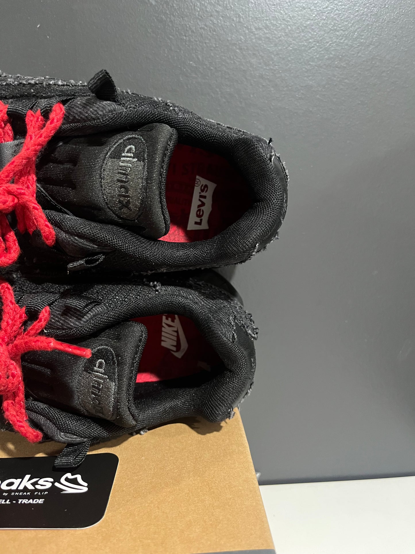 USED Levi's x Air Max 95 OG Black Anthracite HM4743-001 SIZE 8M OG ALL SP25-111