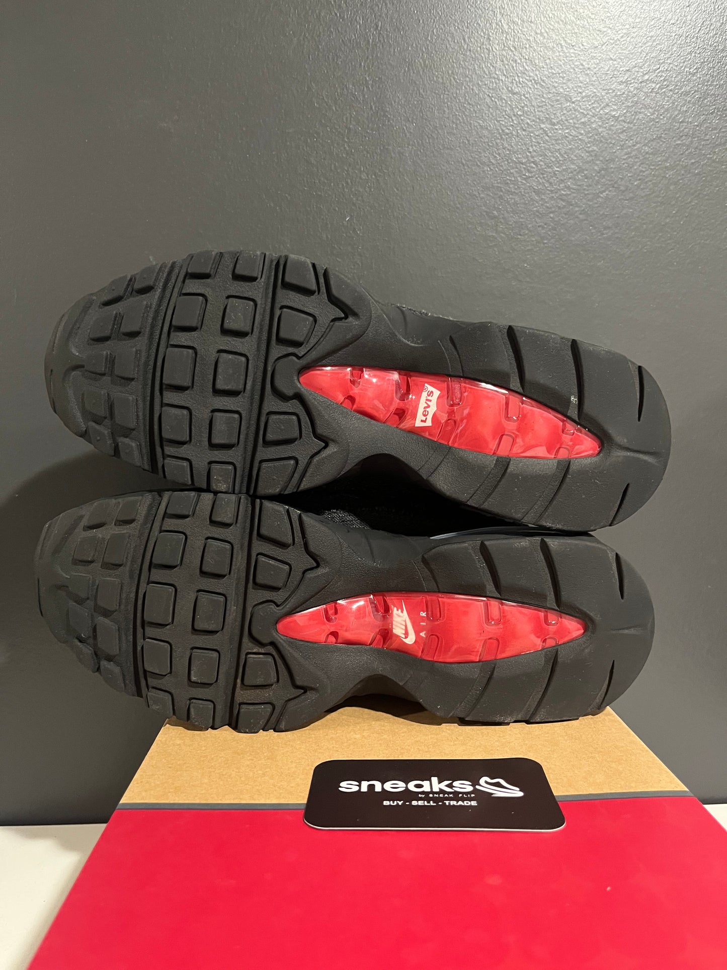 USED Levi's x Air Max 95 OG Black Anthracite HM4743-001 SIZE 8M OG ALL SP25-111
