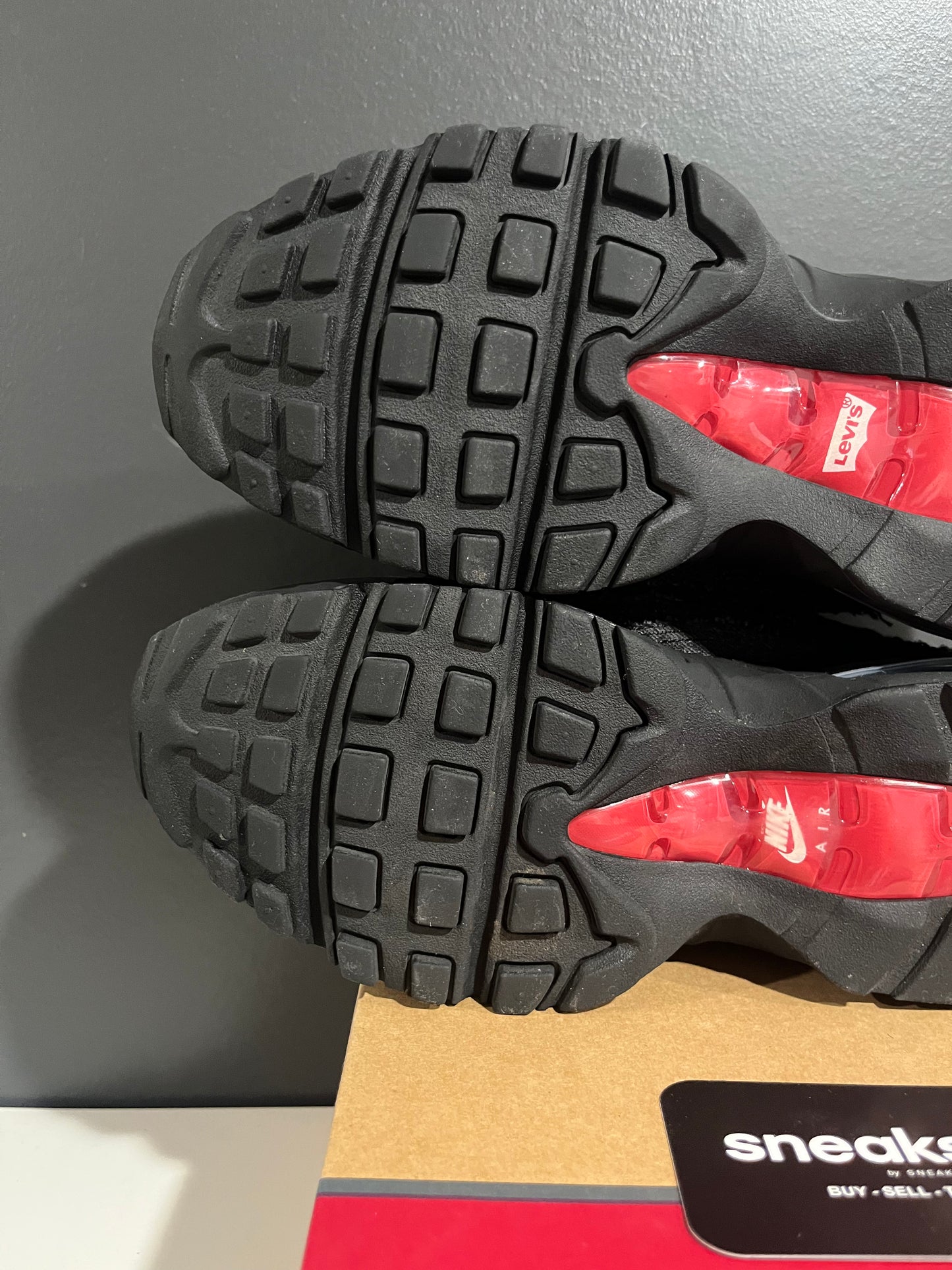 USED Levi's x Air Max 95 OG Black Anthracite HM4743-001 SIZE 8M OG ALL SP25-111