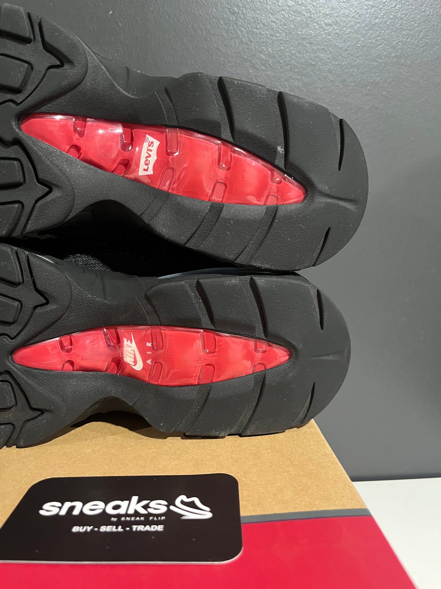 USED Levi's x Air Max 95 OG Black Anthracite HM4743-001 SIZE 8M OG ALL SP25-111