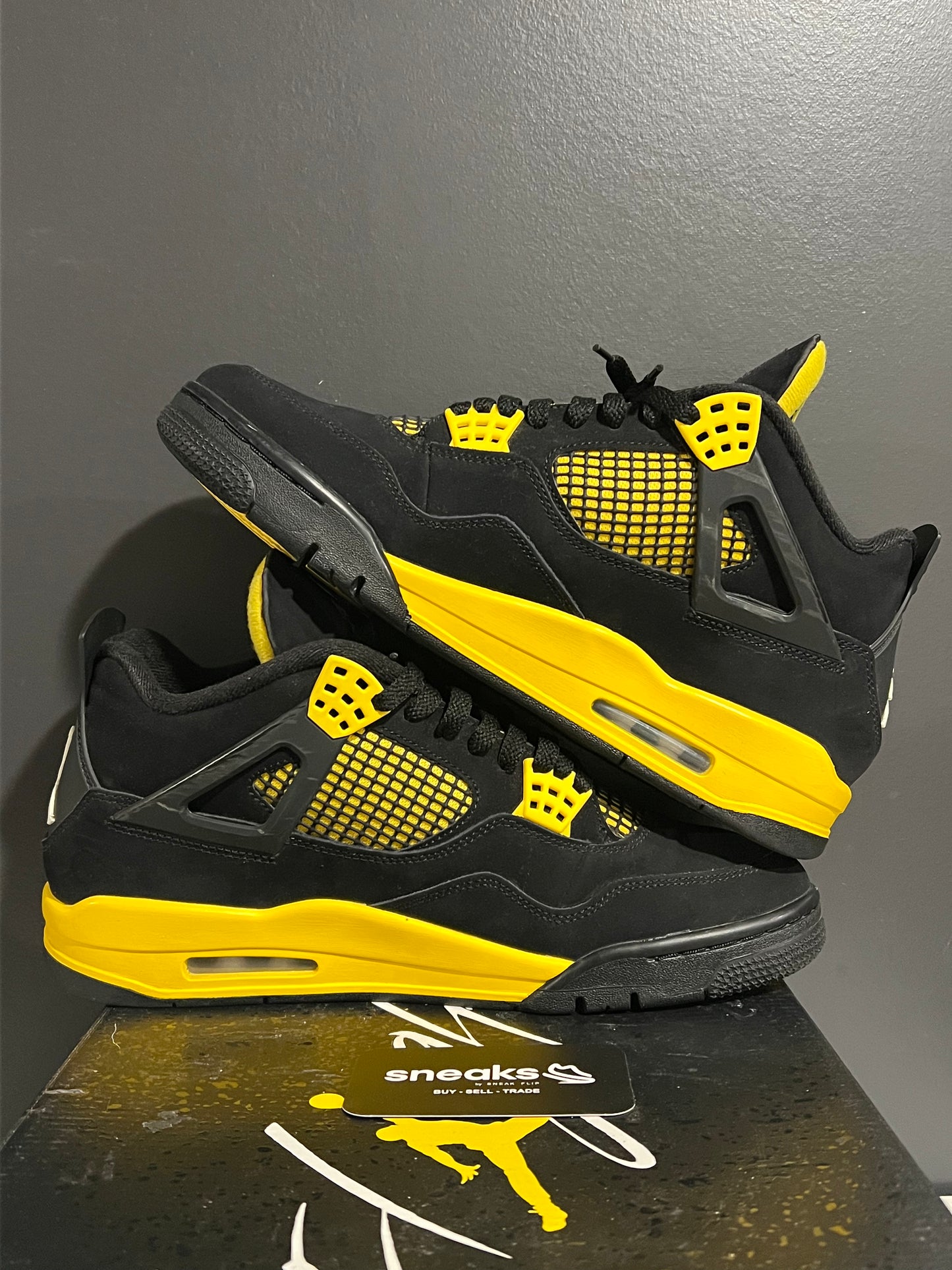 USED Air Jordan 4 Retro Thunder 2023 DH6927-017 SIZE 10.5M OG ALL SP25-148
