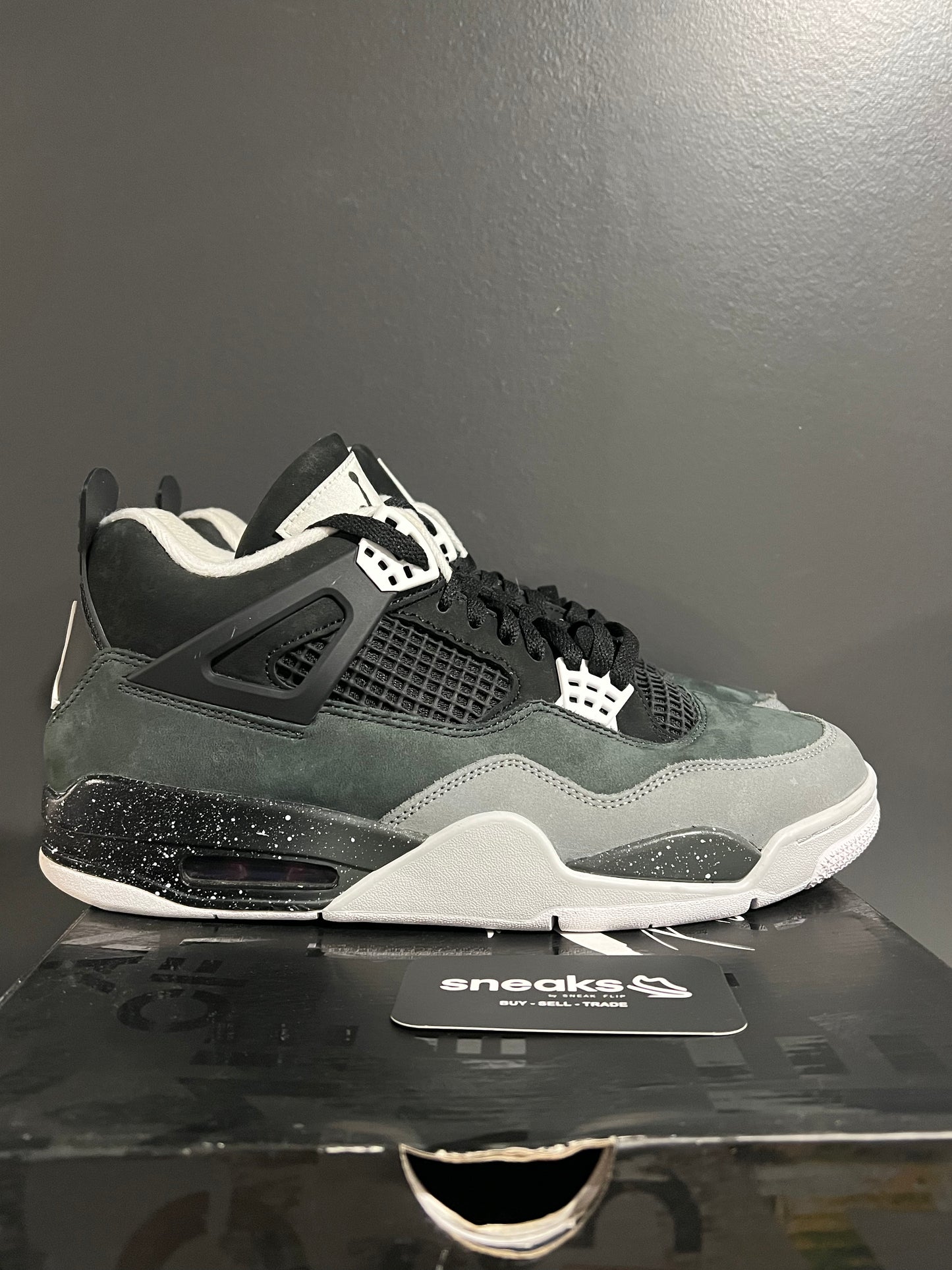 USED Air Jordan 4 Retro Fear 2024 FQ8138-002 SIZE 10.5M OG ALL SP25-120