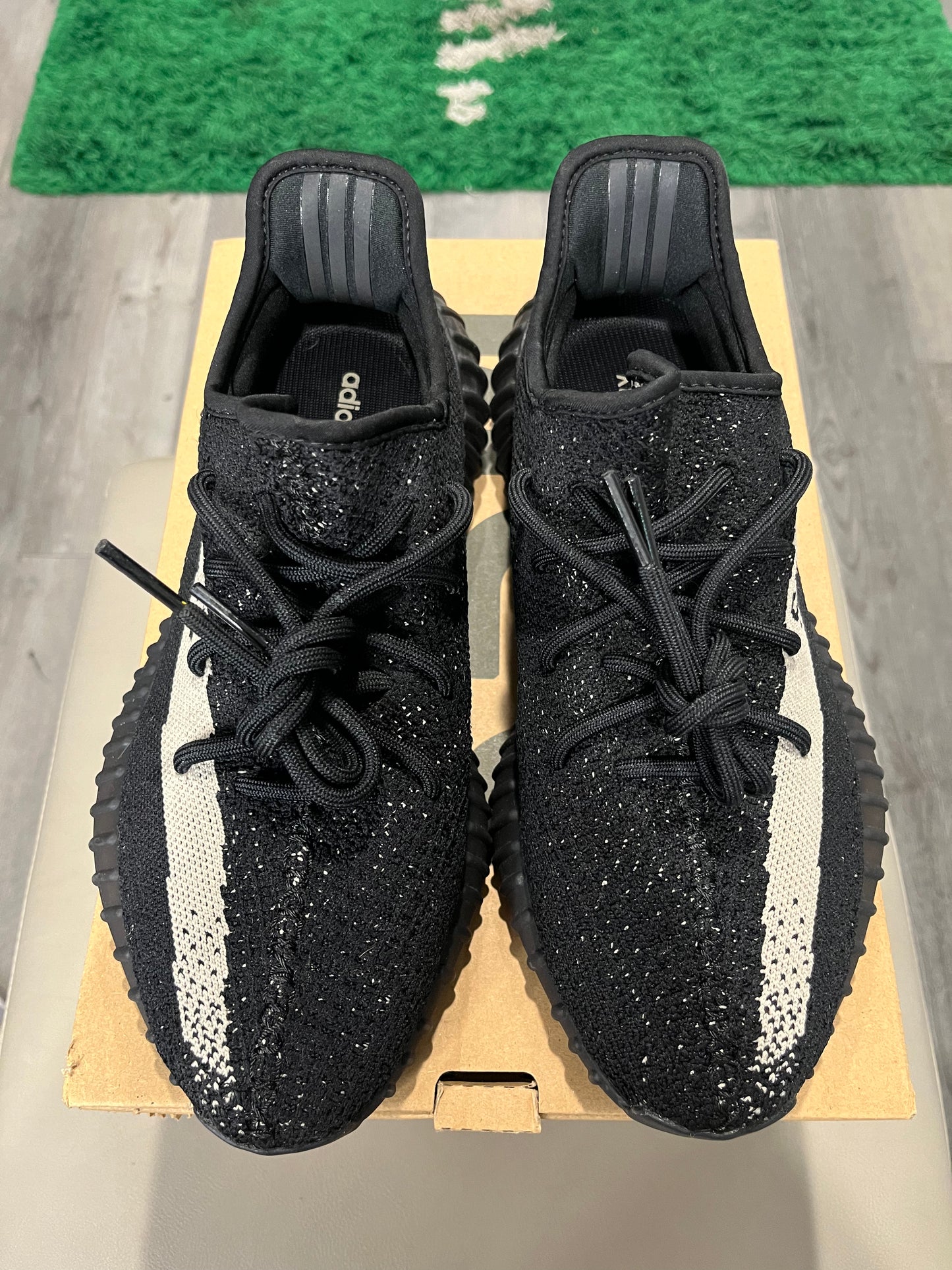 Yeezy Boost 350 V2 Oreo BY1604 USED SIZE 8.5M