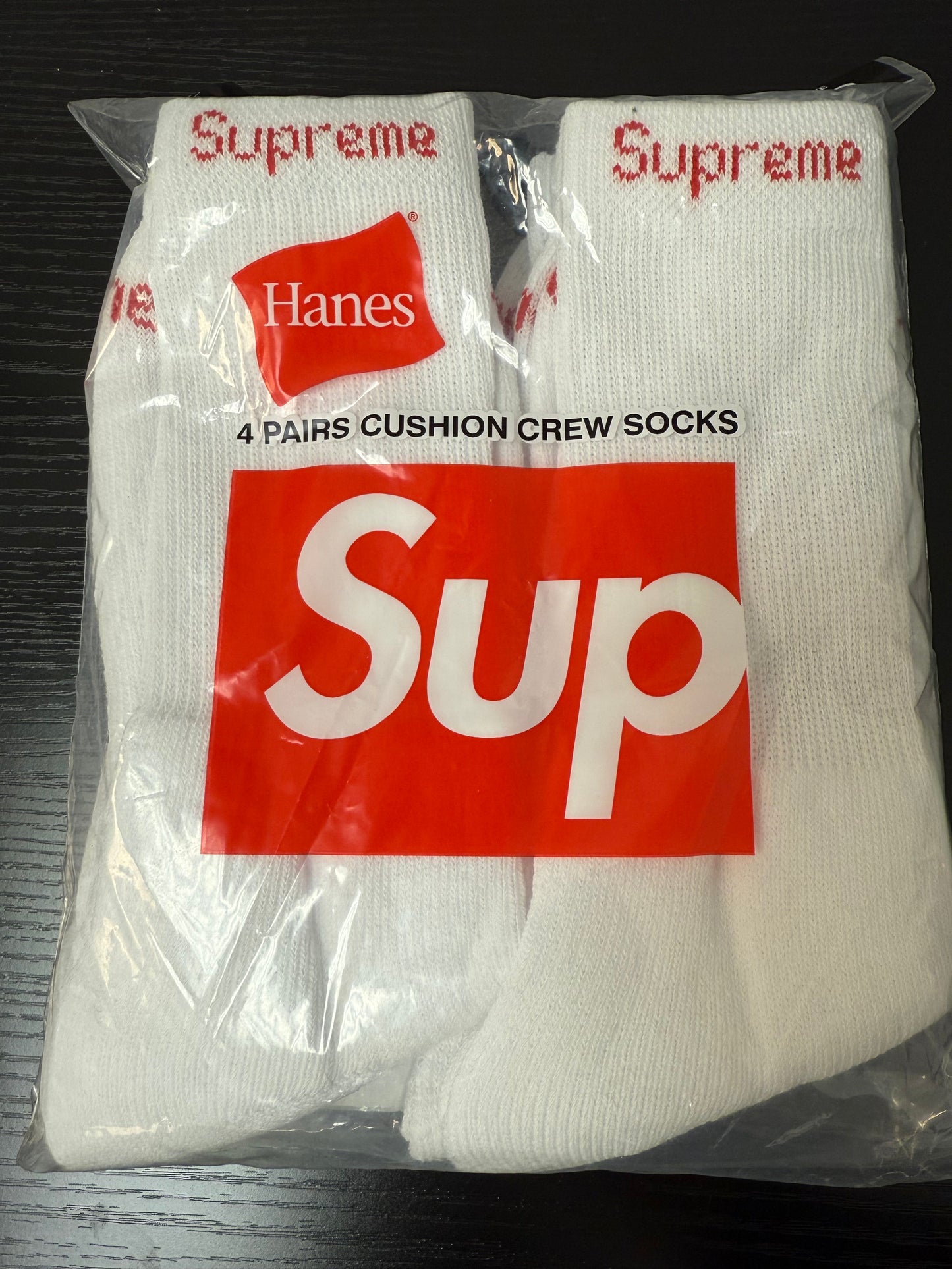 NEW. Supreme x Hanes Crew Socks (4 Pack) 'White