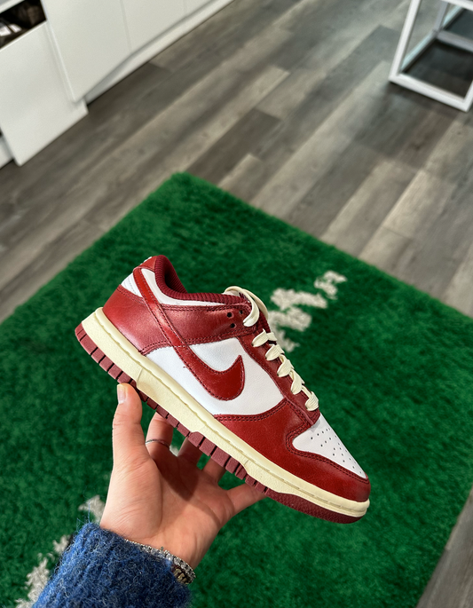 Wmns Dunk Low Premium Vintage Red Size 5W/3.5M USED