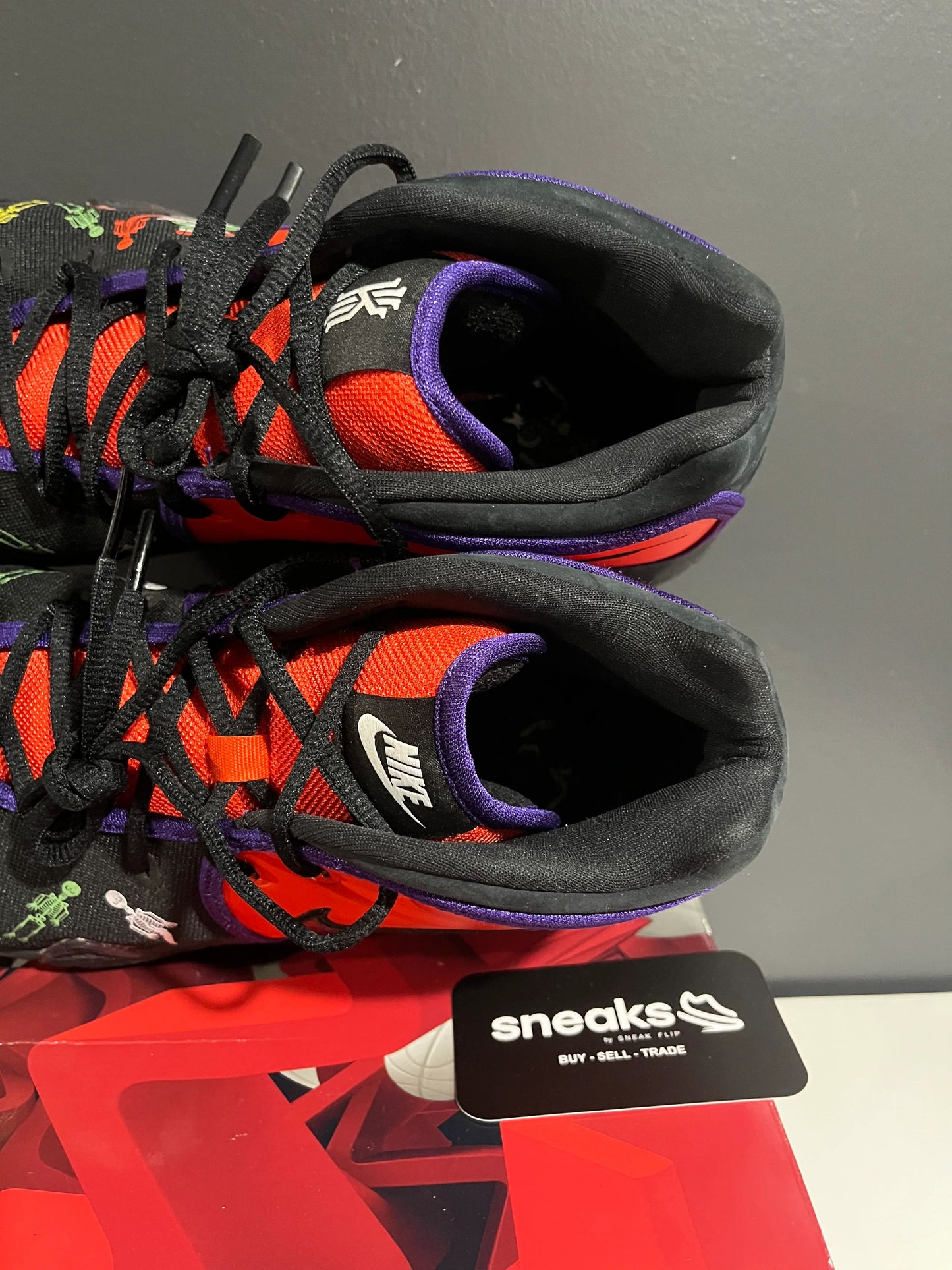 Nike Kyrie 4 Day of the Dead - Used