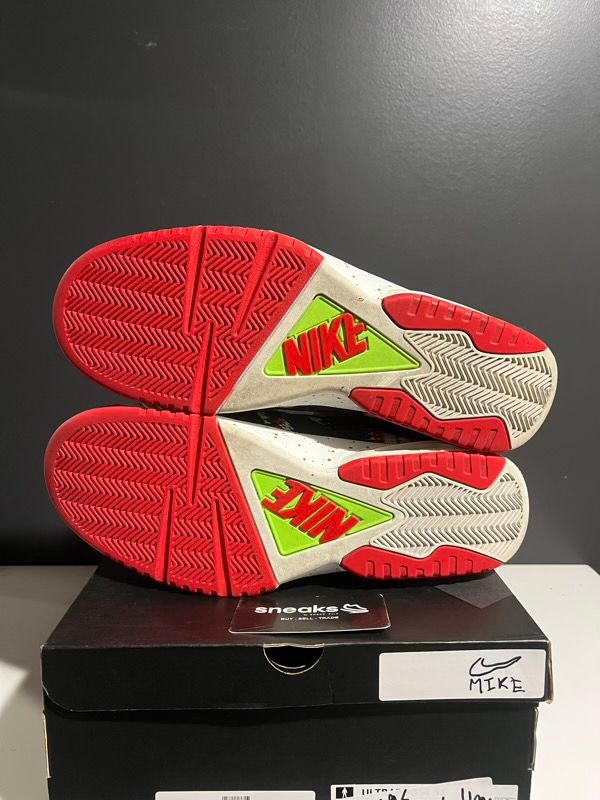 USED SIZE 12M Nike Air Tech Challenge 3 Christmas (2015) - USED NO BOX