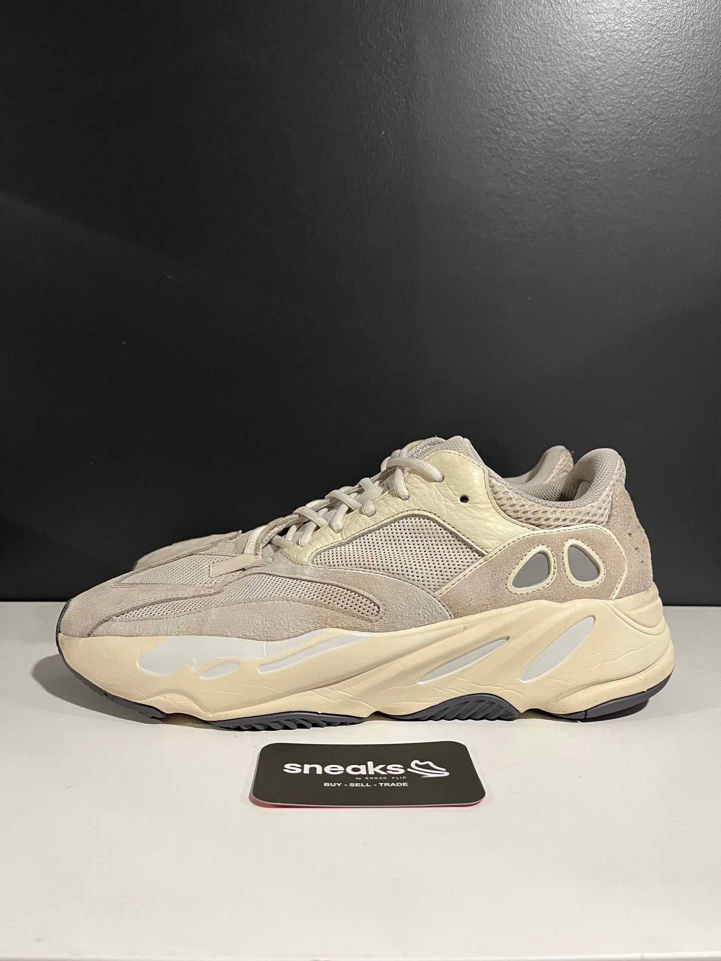 adidas Yeezy Boost 700 Analog - Used
