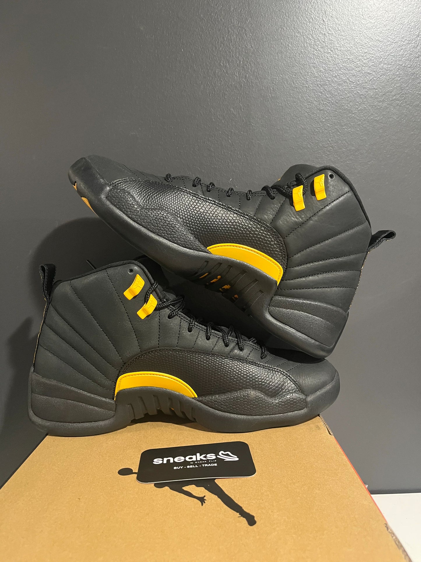 USED SIZE 10M Jordan 12 Retro Black Taxi - Used