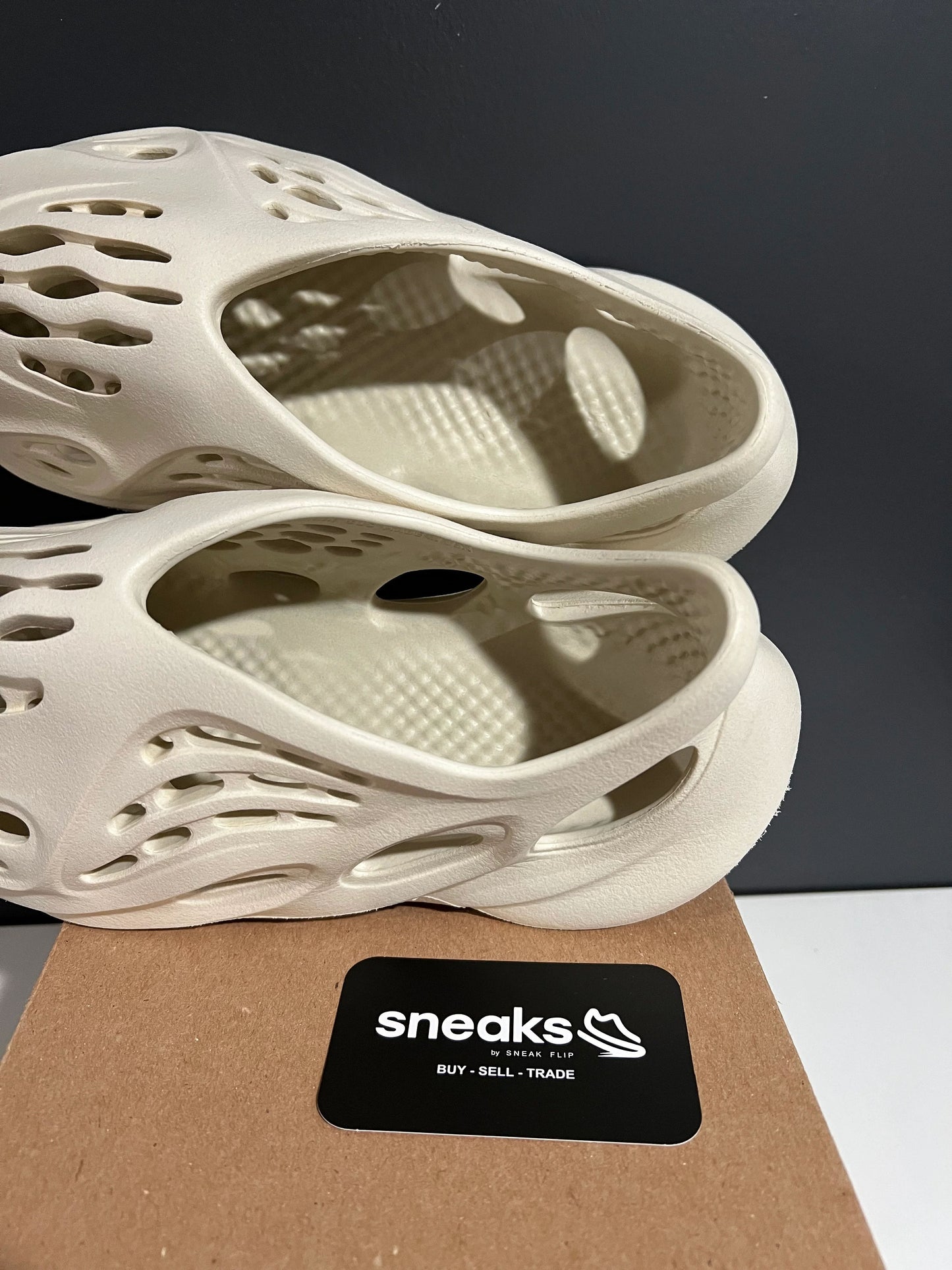 adidas Yeezy Foam RNNR Sand - Used