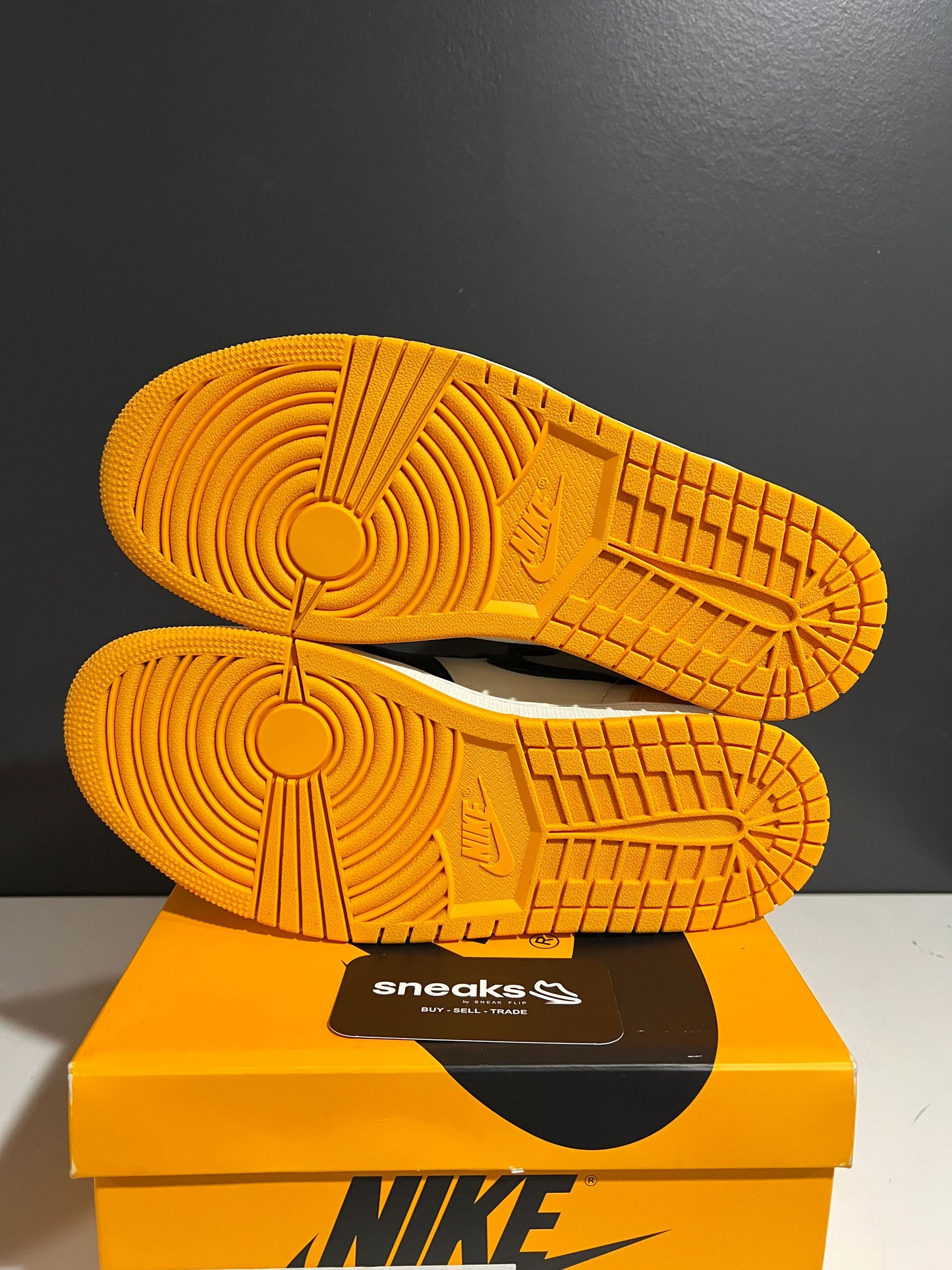 Jordan 1 Retro High OG Taxi - Used