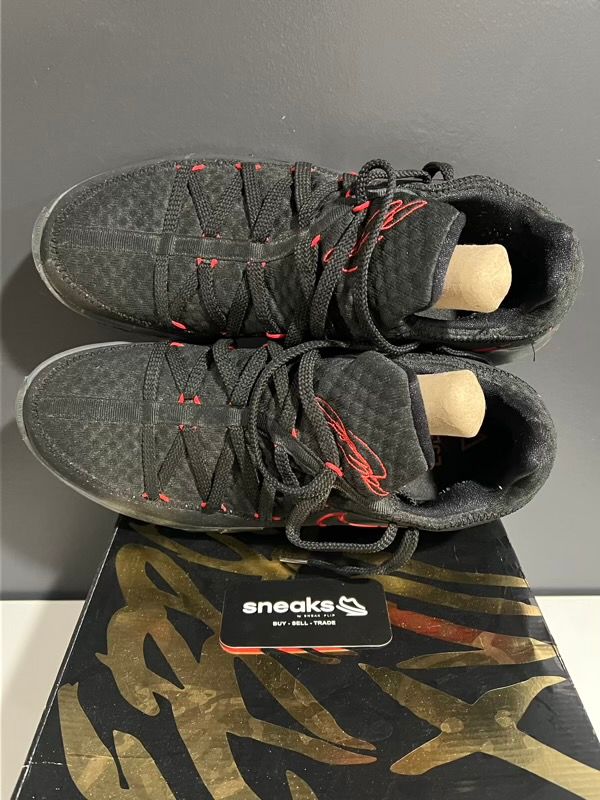 Nike LeBron 17 Low Black Red Dark Grey