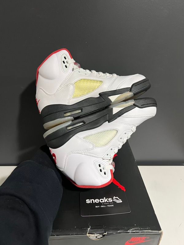 NEW SIZE 4Y Jordan 5 Retro Fire Red Silver Tongue (2020) (GS) - New (WITH DEFECTS)