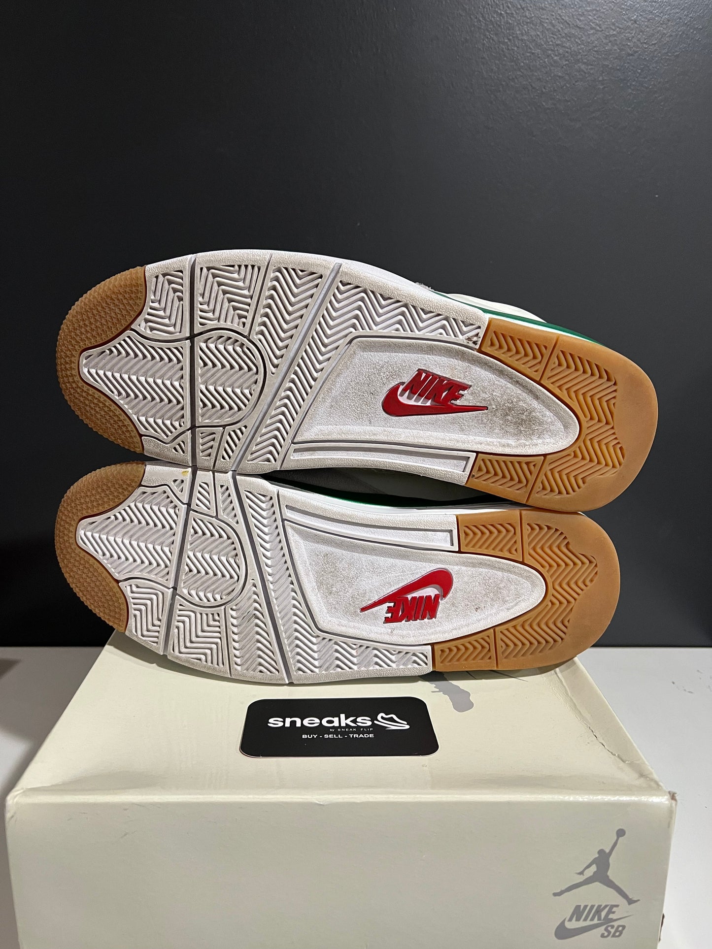 Jordan 4 Retro SB Pine Green - Used