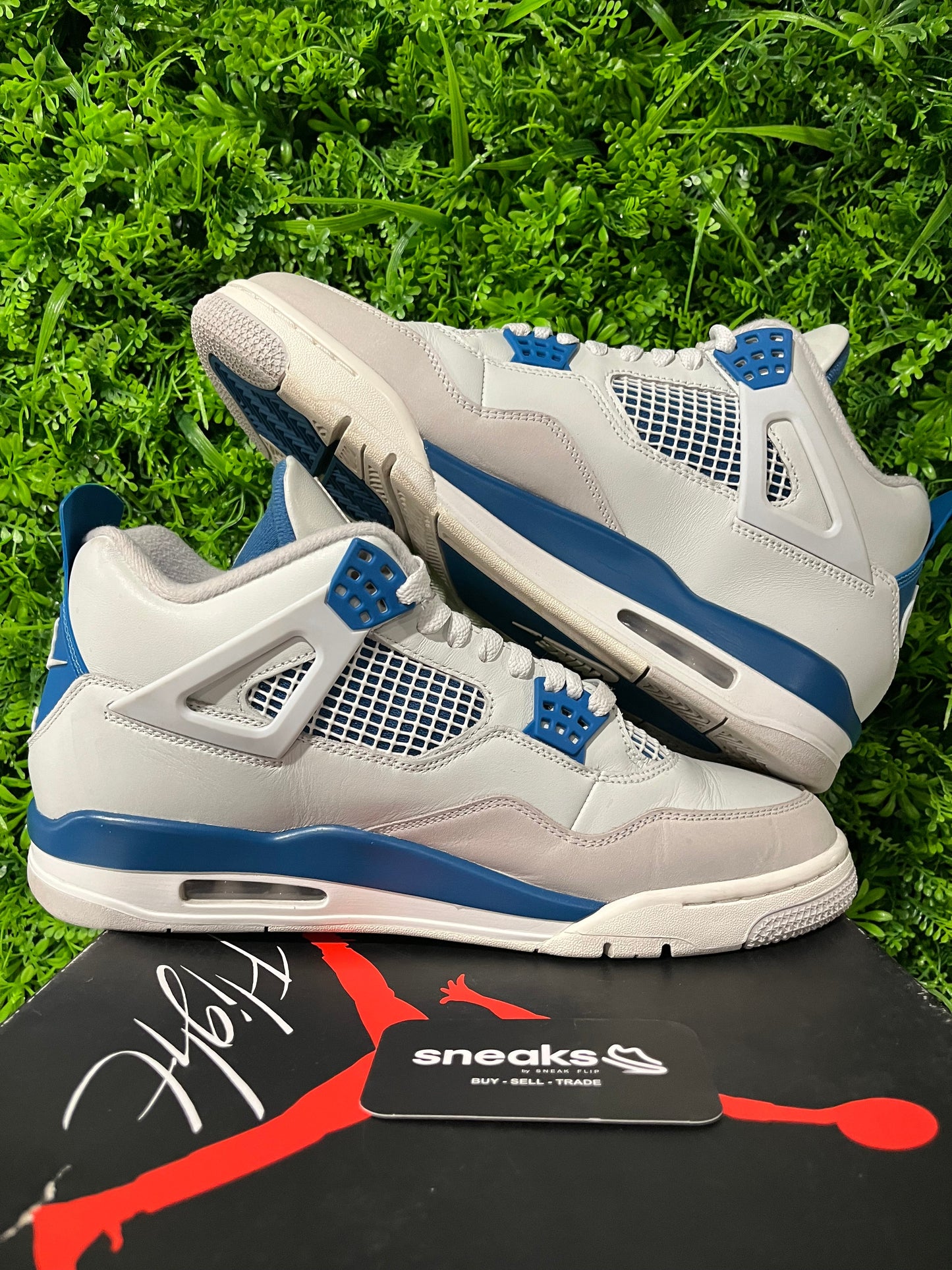 Jordan 4 Retro Military Blue (2024) - Used