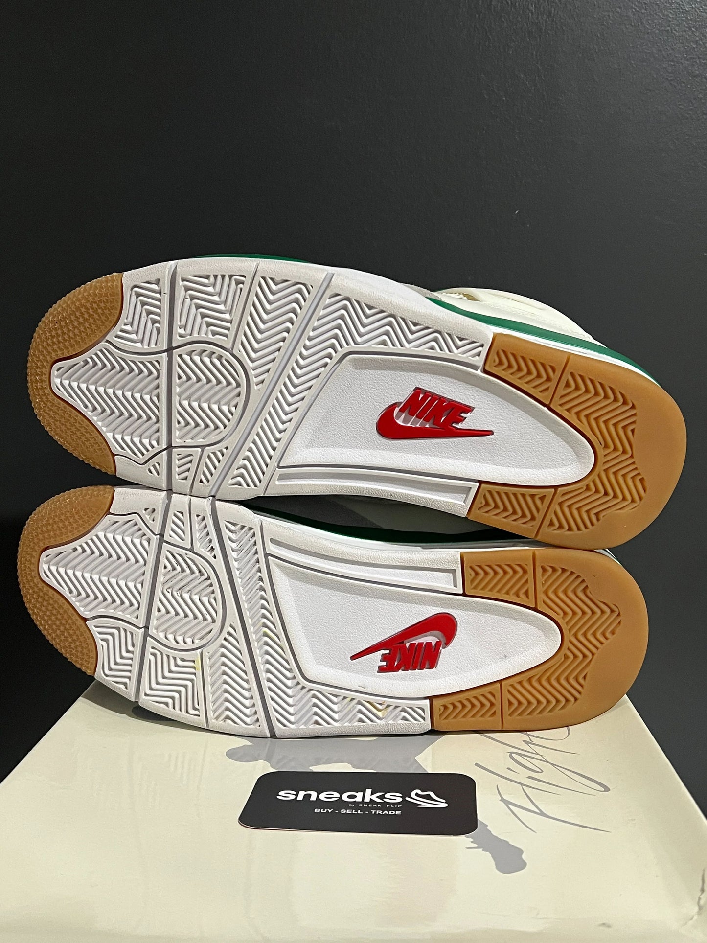 Jordan 4 Retro SB Pine Green - Used