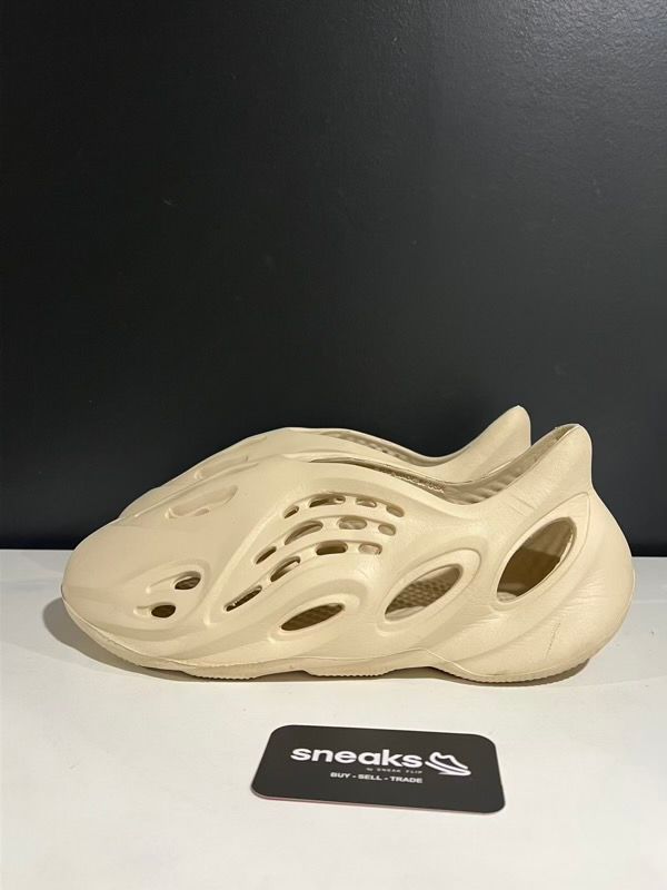 USED SIZE 9M adidas Yeezy Foam RNNR Sand - USED NO BOX