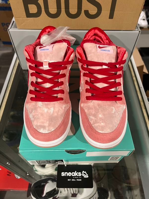NEW SIZE 9.5M Nike SB Dunk Low StrangeLove Skateboards