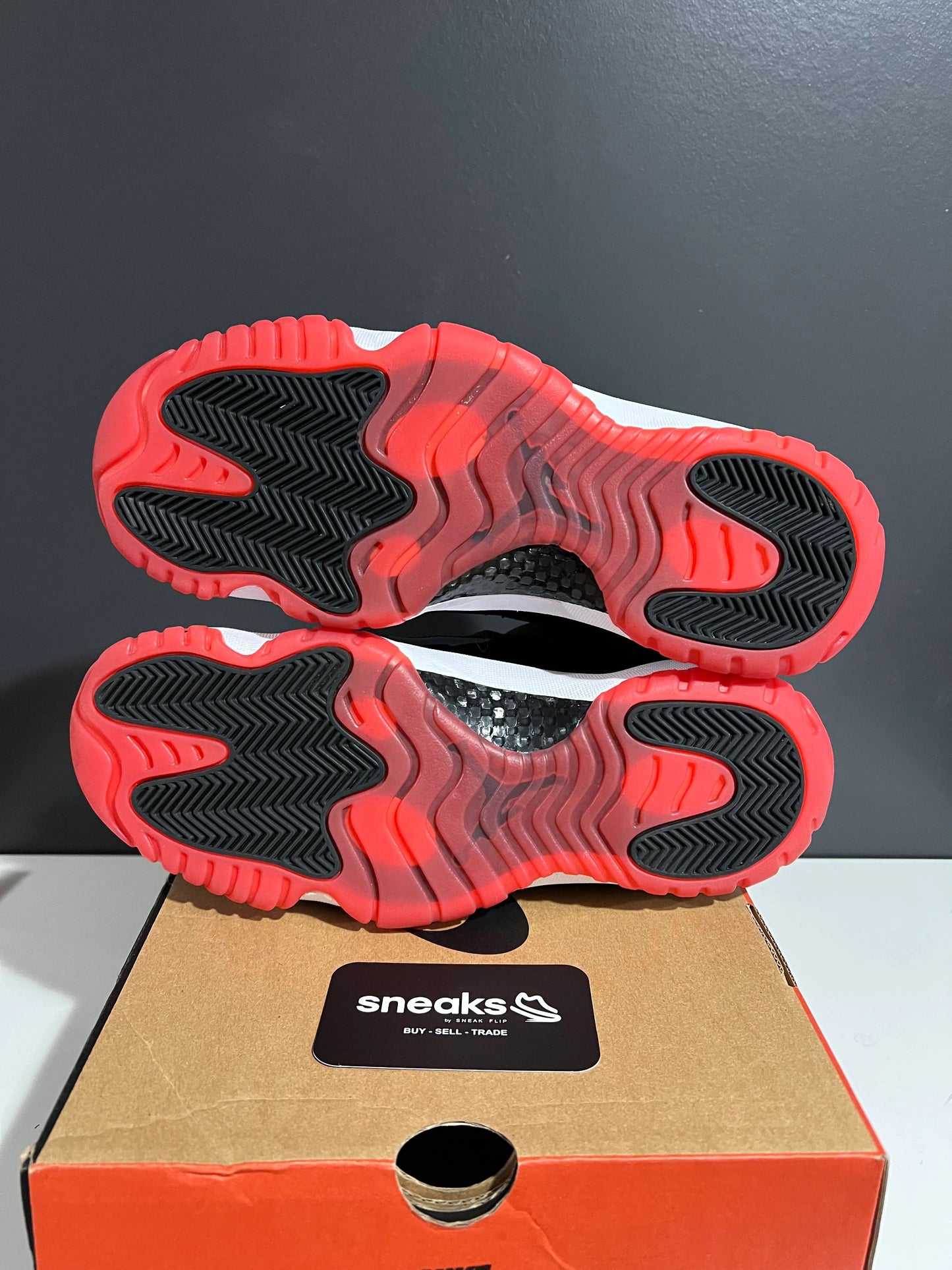 Jordan 11 Retro Low Bred (2025) - Used