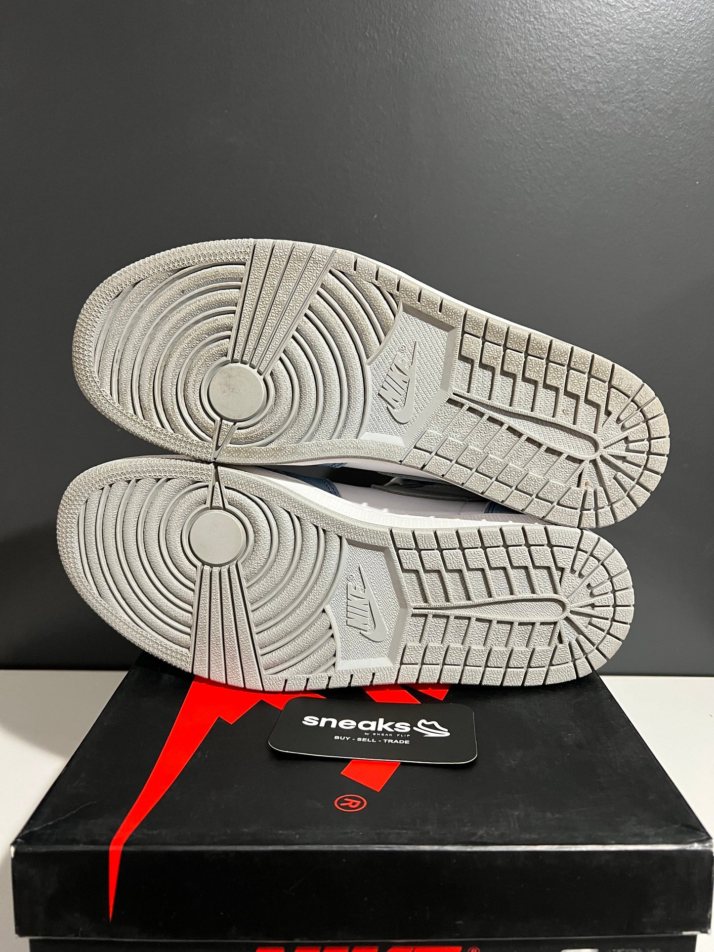 Jordan 1 Retro High Hyper Royal Smoke Grey - Used